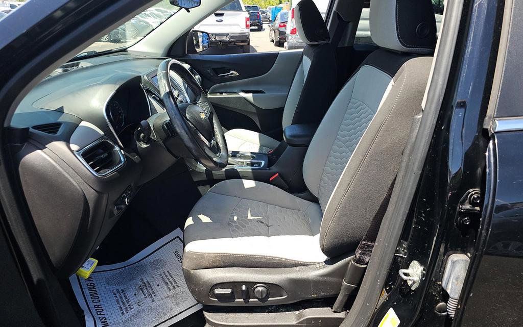 Used 2021 Chevrolet Equinox LT w/ Driver Convenience Package image 6