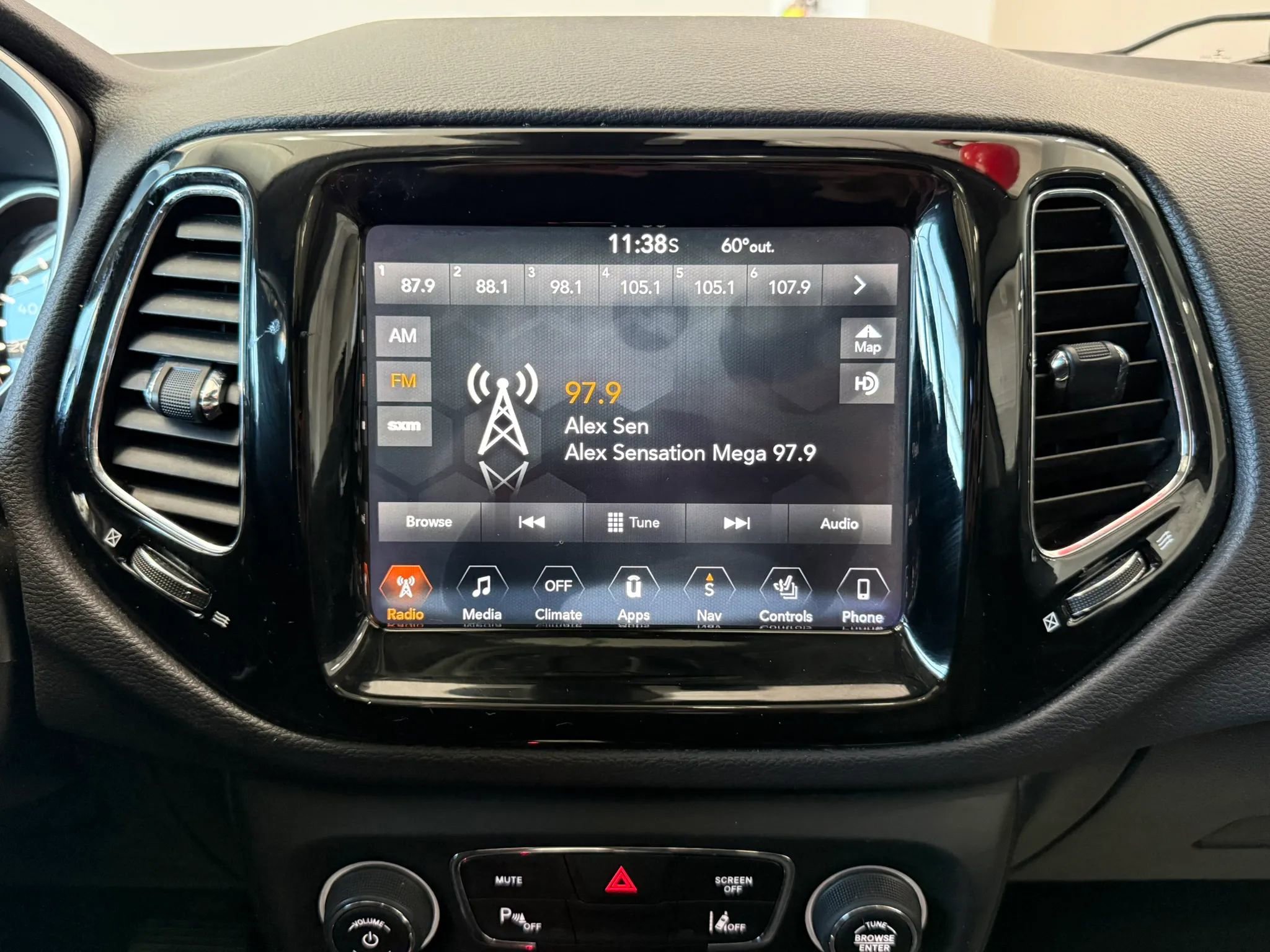 Used 2017 Jeep Compass Limited AWD/4WD image 18