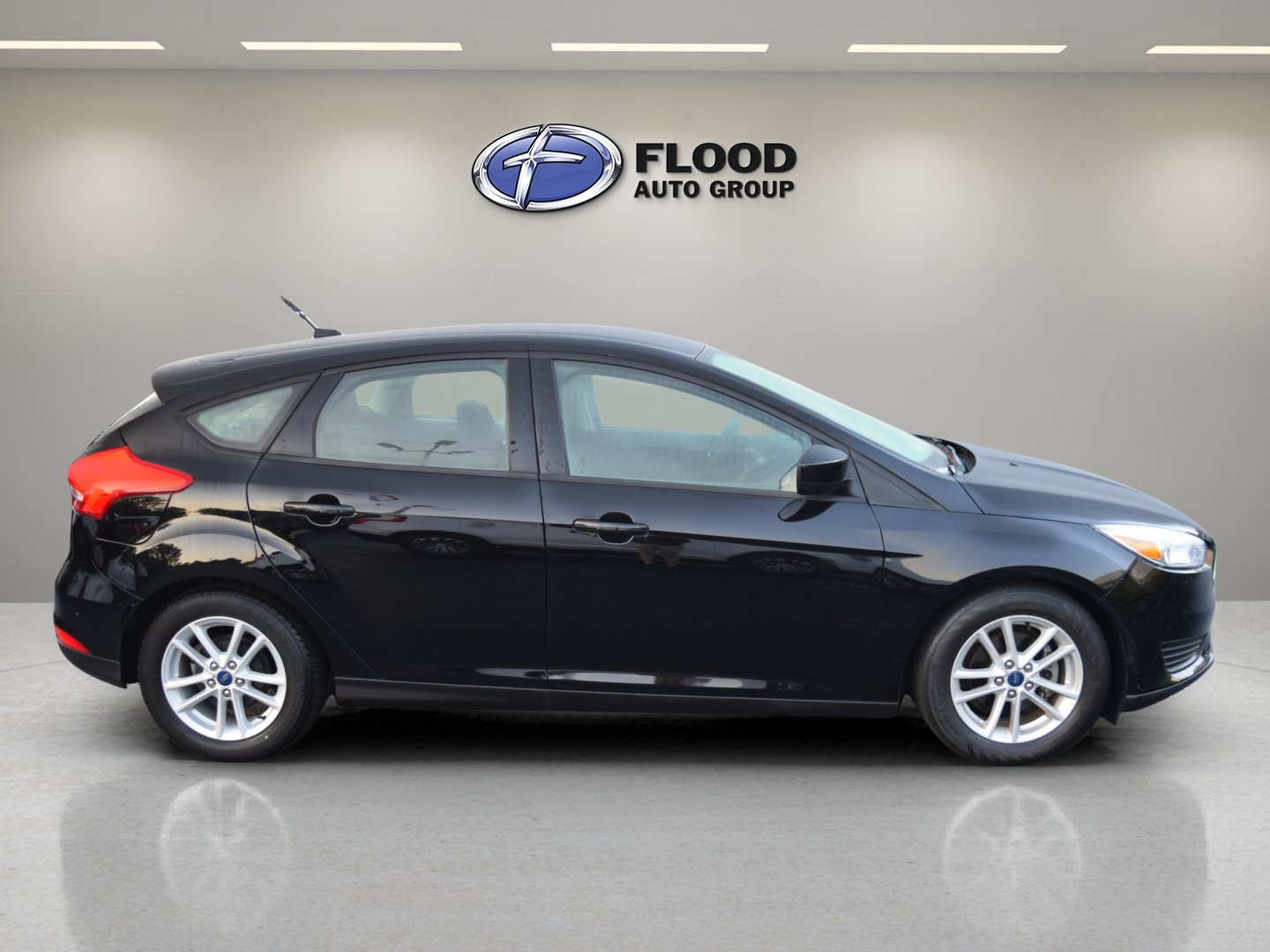 Used 2018 Ford Focus SE FWD image 3