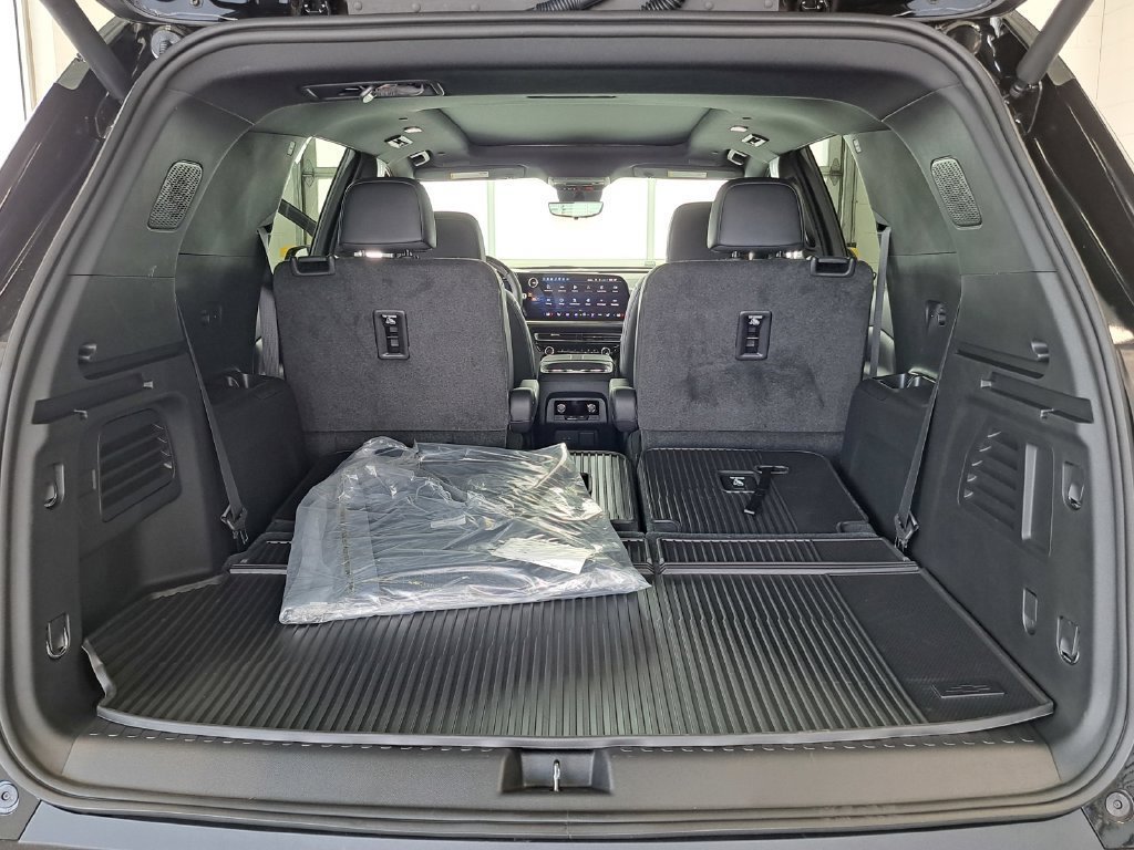 New 2027 Chevrolet Traverse Z71 w/ Enhanced Driving Package AWD/4WD image 14