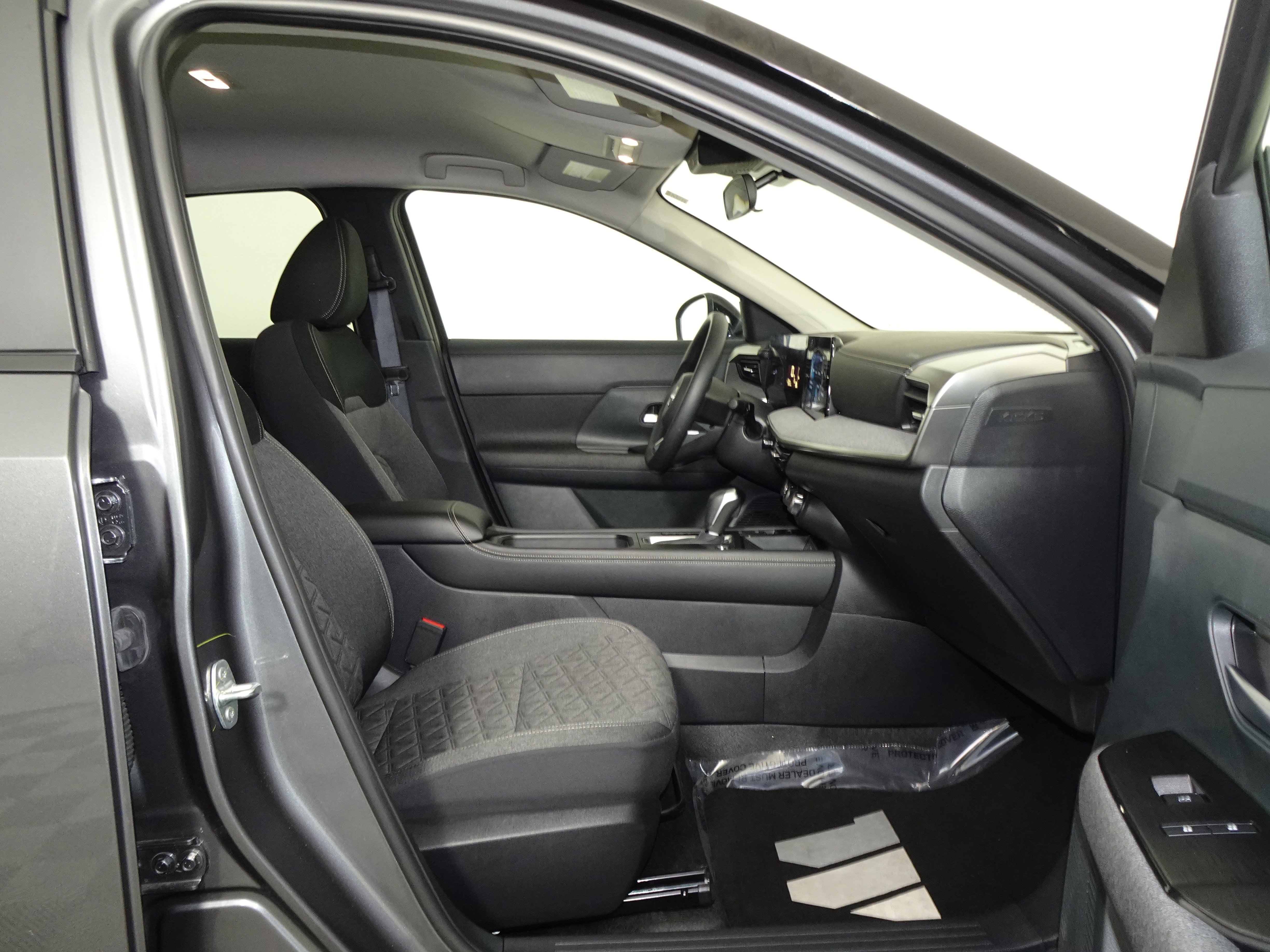 Certified 2025 Nissan Kicks SV image 27