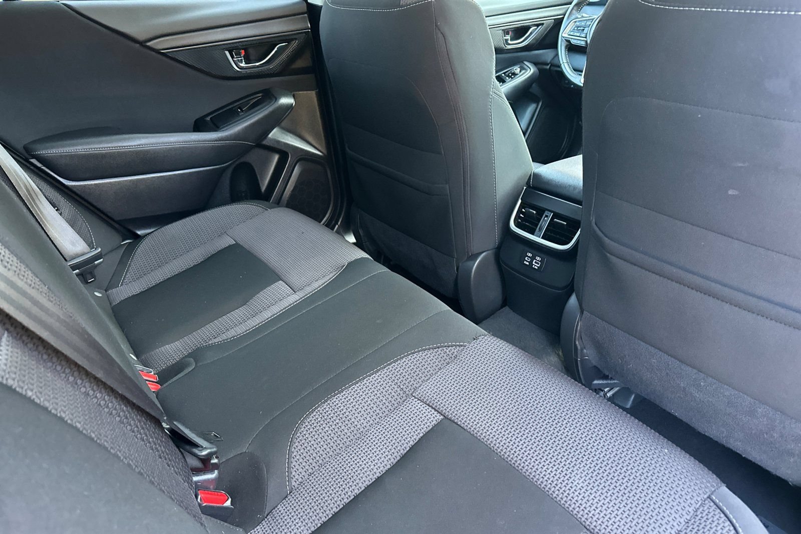 Used 2024 Subaru Outback Premium AWD/4WD image 18