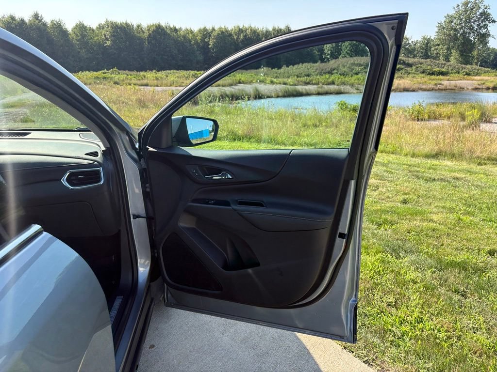 Used 2023 Chevrolet Equinox Premier FWD image 28