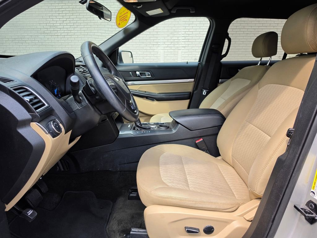 Used 2017 Ford Explorer FWD image 6