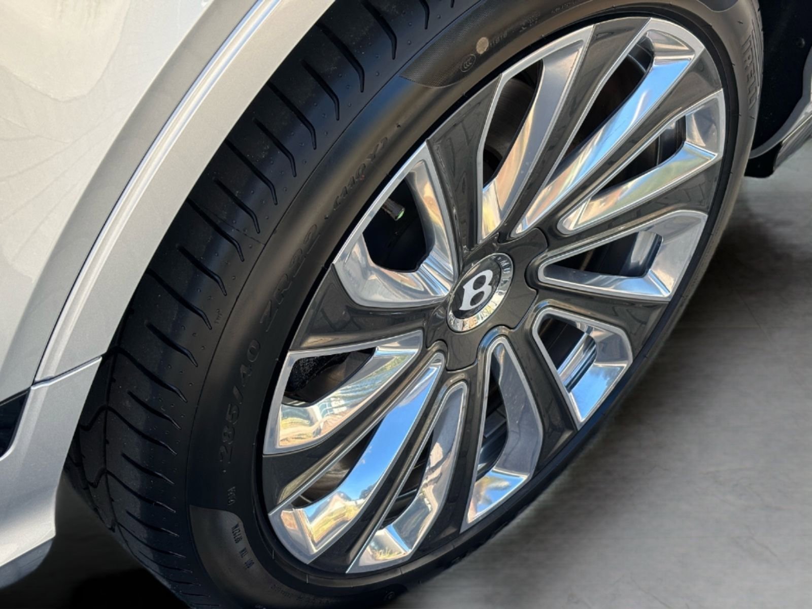 New 2025 Bentley Bentayga Extended Wheelbase image 40