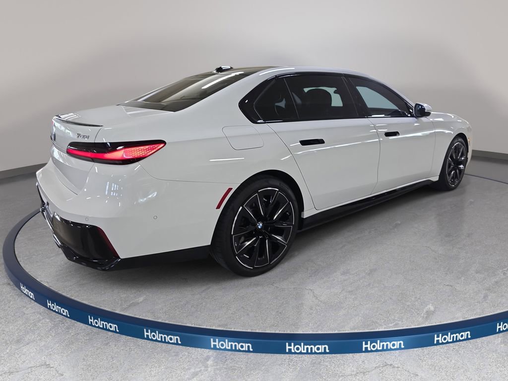 Used 2025 BMW 740i w/ Premium Package RWD image 7