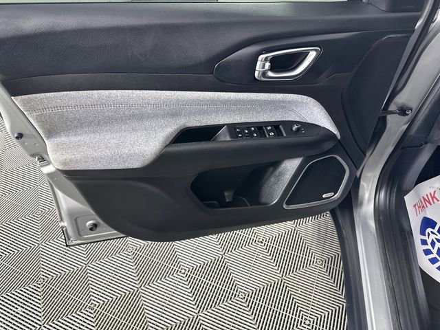 Used 2023 Jeep Compass Latitude w/ Sun and Sound Group image 19