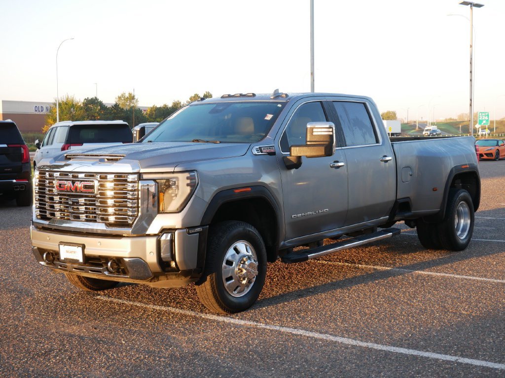 Used 2024 GMC Sierra 3500 Denali w/ Denali Reserve Package AWD/4WD image 5