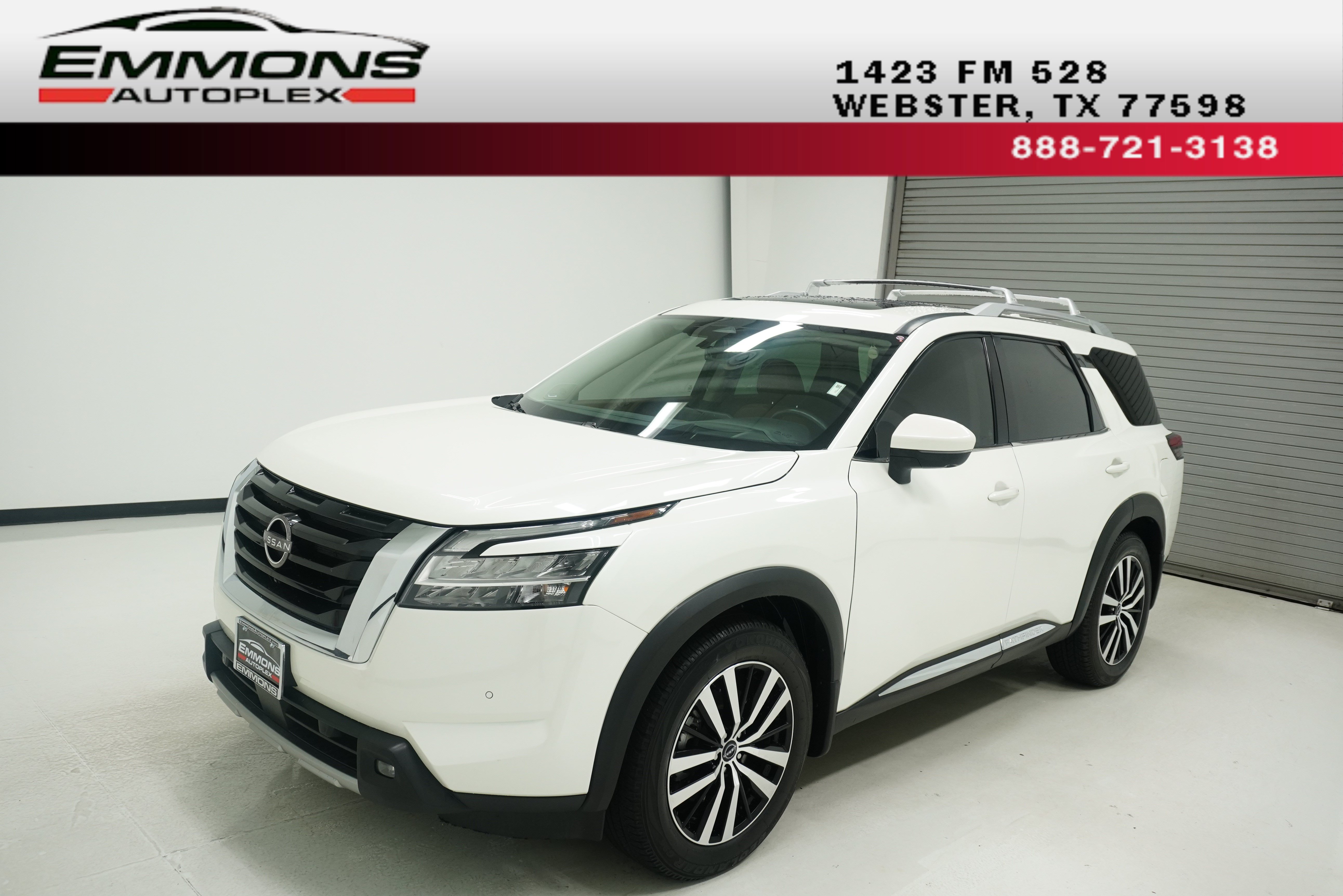 Used 2023 Nissan Pathfinder Platinum w/ Lighting Package (N93) FWD image 1