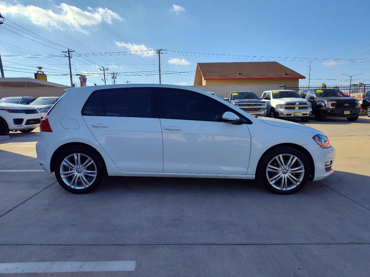 Used 2016 Volkswagen Golf SE image 3