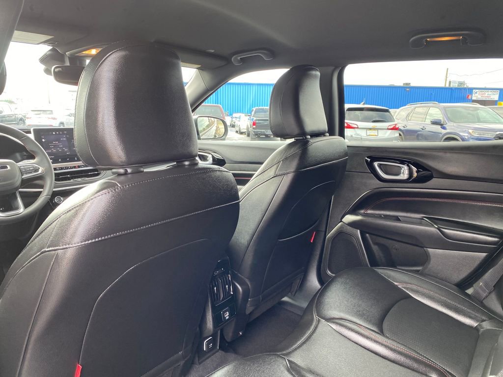Used 2025 Jeep Compass Trailhawk image 15