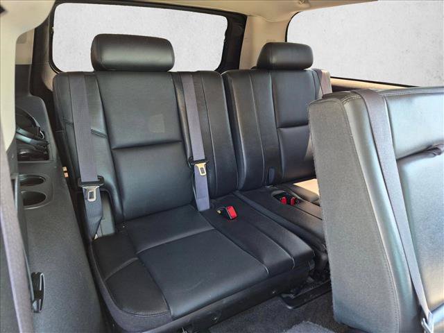 Used 2014 Chevrolet Suburban LTZ RWD image 21