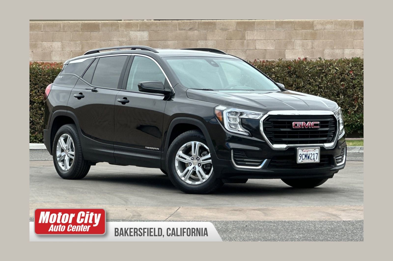 Used 2022 GMC Terrain SLE w/ Driver Convenience Package FWD image 1