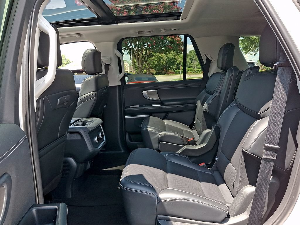 Used 2025 Ford Expedition Platinum AWD/4WD image 10