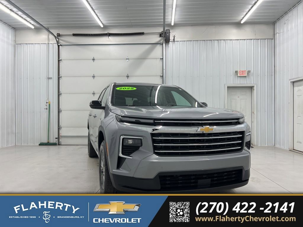 Used 2025 Chevrolet Traverse LT