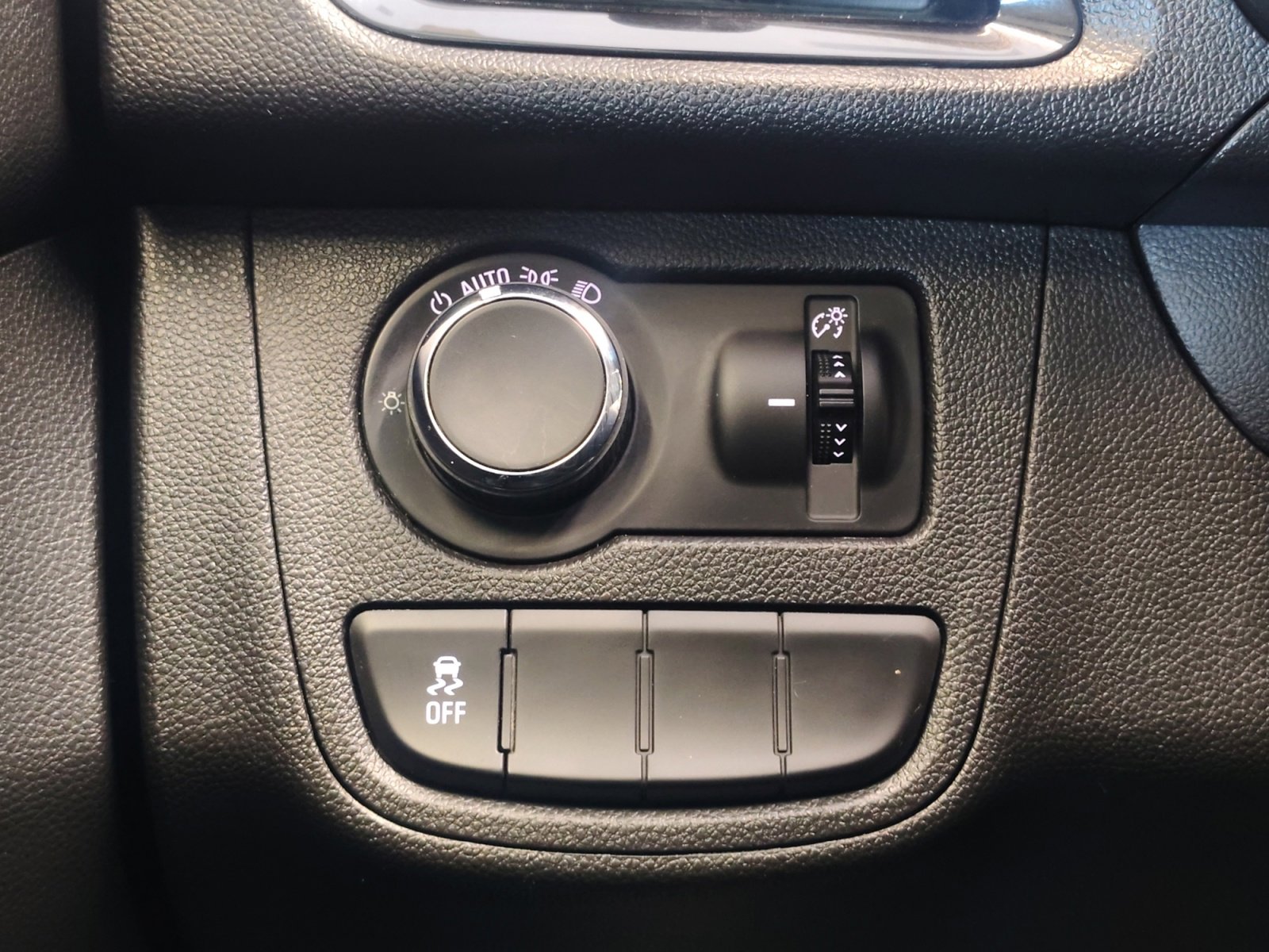 Used 2018 Chevrolet Spark LS image 23