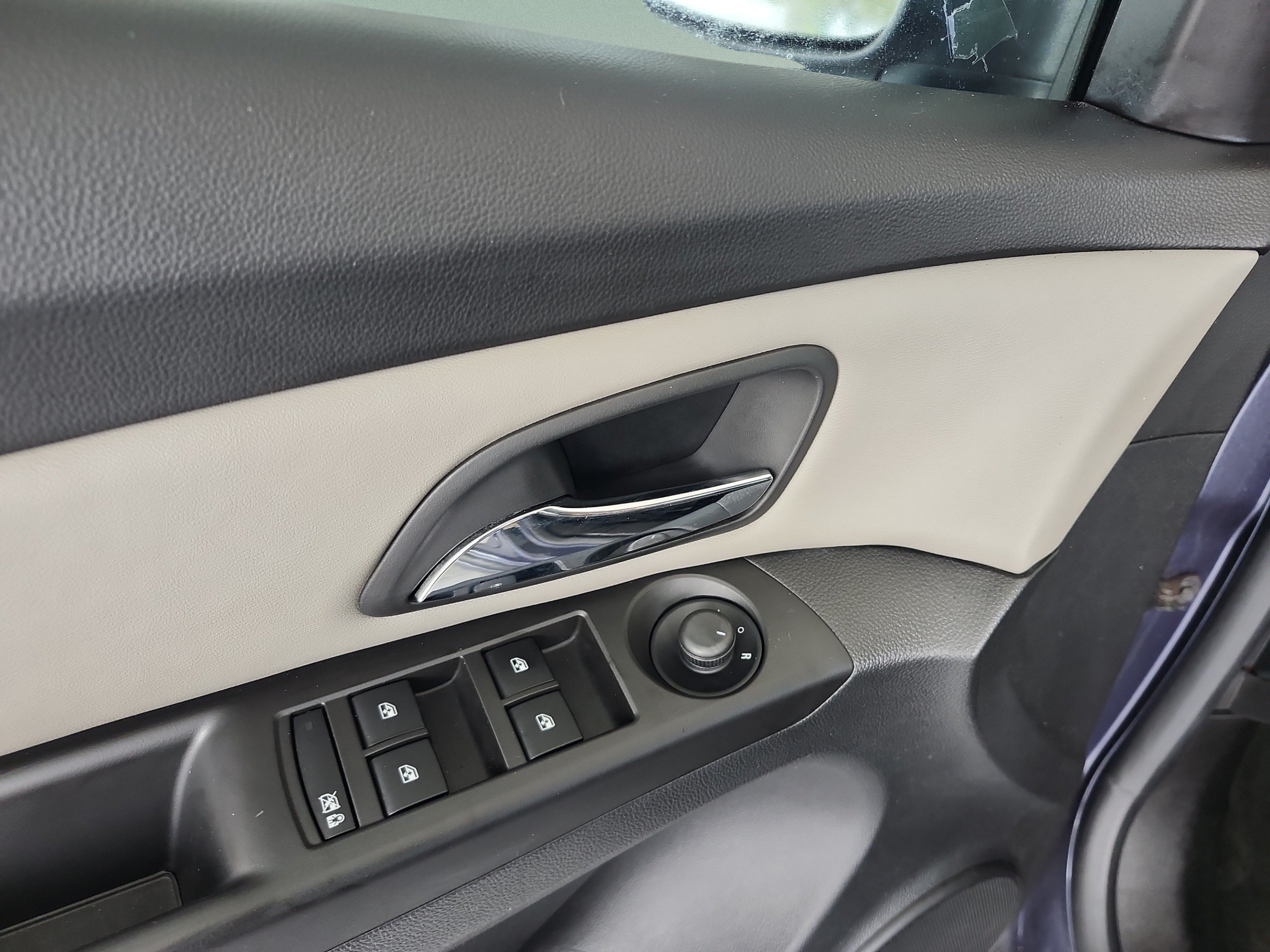 Used 2013 Chevrolet Cruze LS FWD image 18