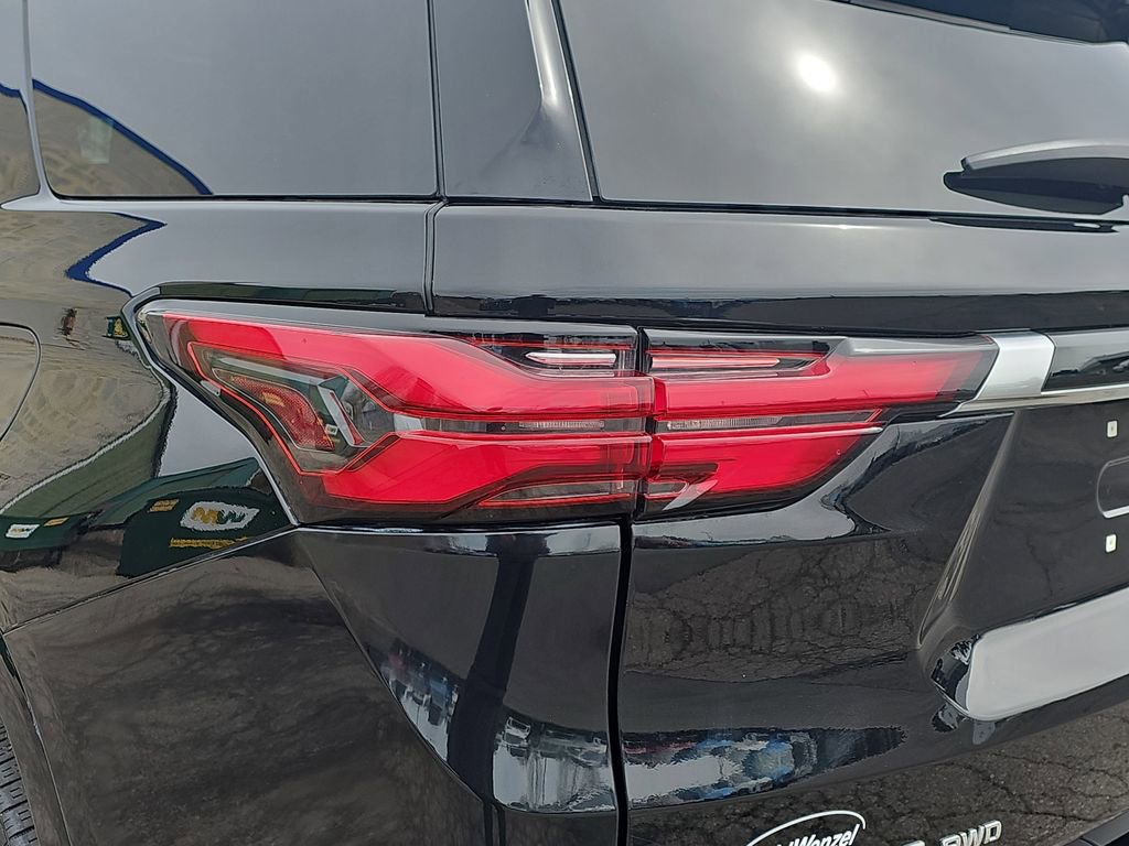 Used 2023 Chevrolet Traverse Premier AWD/4WD image 42