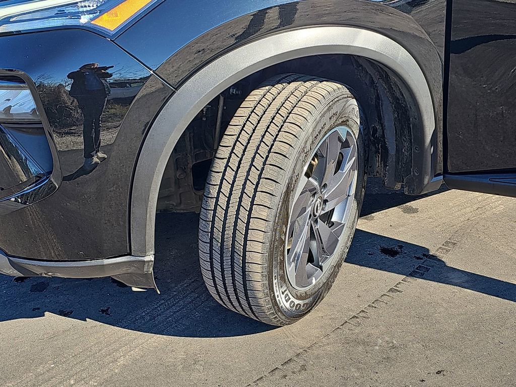 Used 2025 Nissan Rogue SV image 35