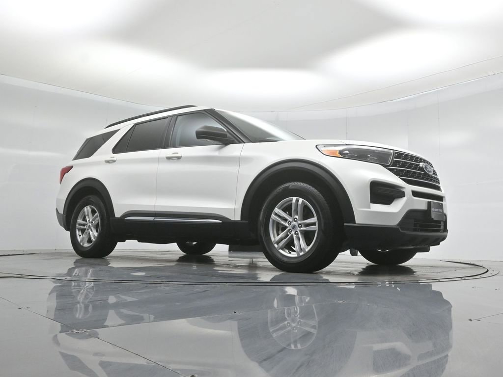 Certified 2024 Ford Explorer XLT RWD image 4