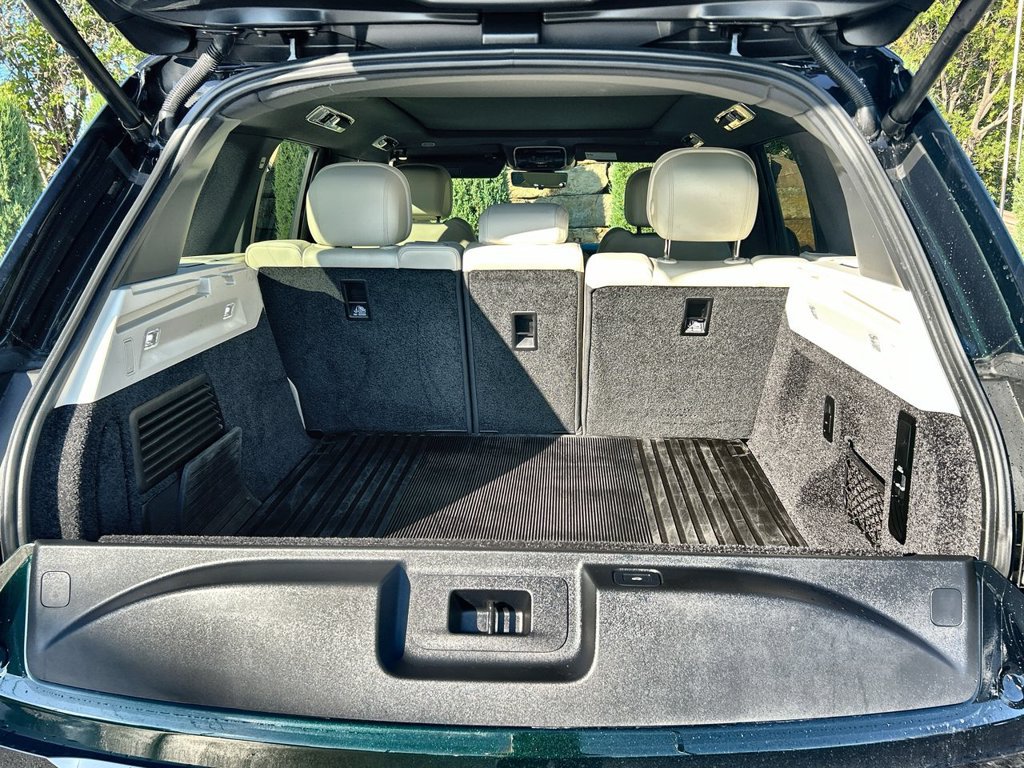 Certified 2025 Land Rover Range Rover SE AWD/4WD image 18