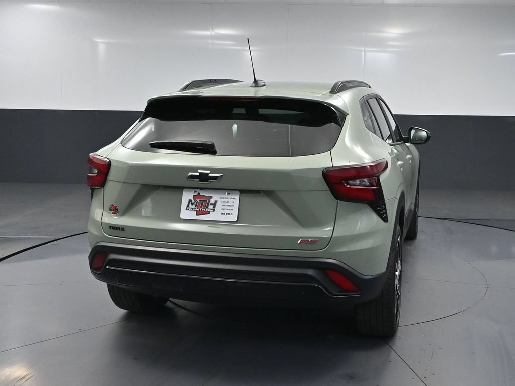 Used 2024 Chevrolet Trax RS w/ Sunroof Package FWD image 5