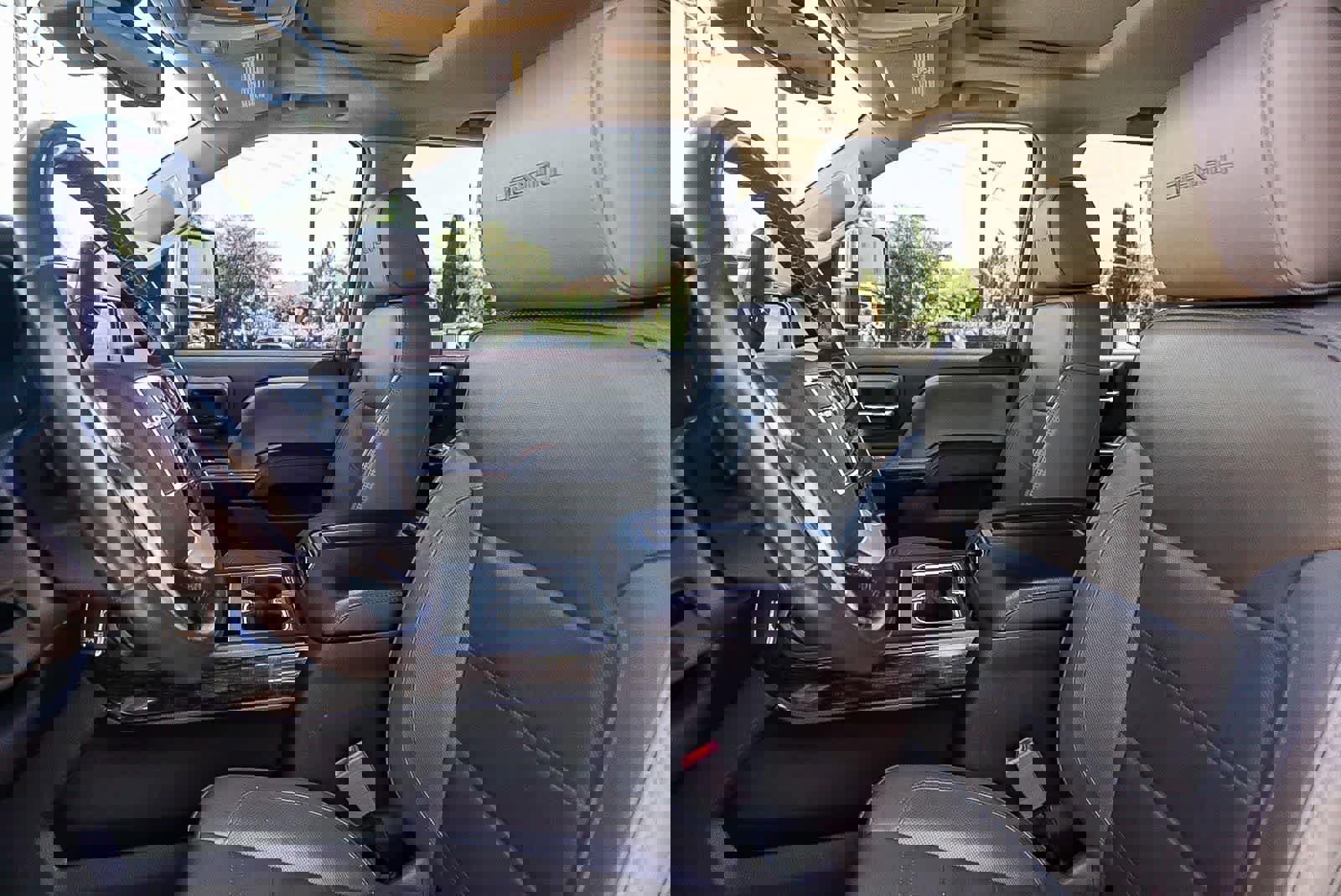 Used 2015 GMC Sierra 3500 Denali w/ Duramax Plus Package image 20