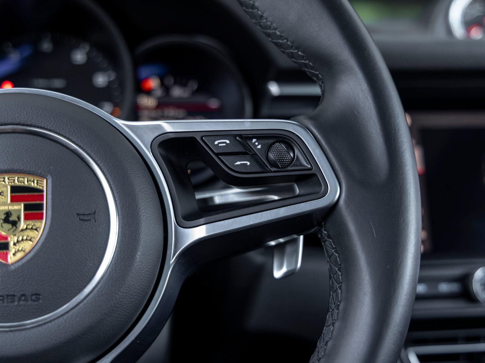 Certified 2021 Porsche Macan AWD/4WD image 31