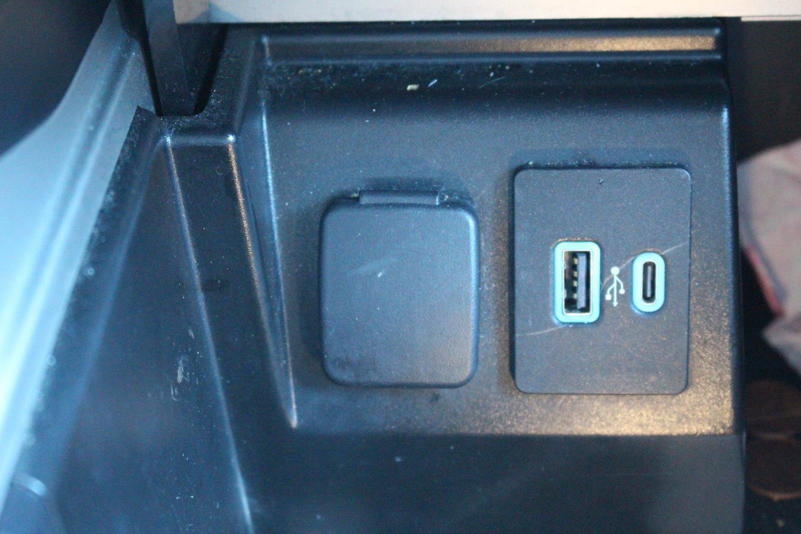 Used 2021 Ford Explorer XLT image 24