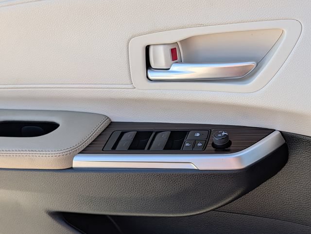 Certified 2023 Toyota Sienna XLE FWD image 23