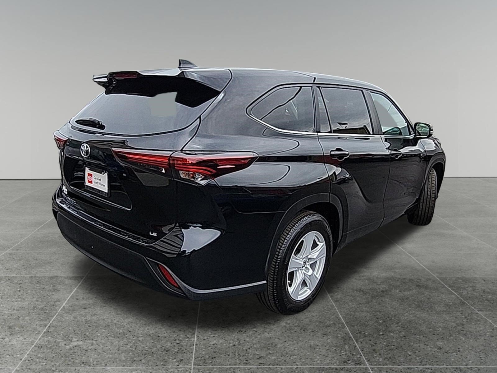 Certified 2024 Toyota Highlander LE FWD image 7