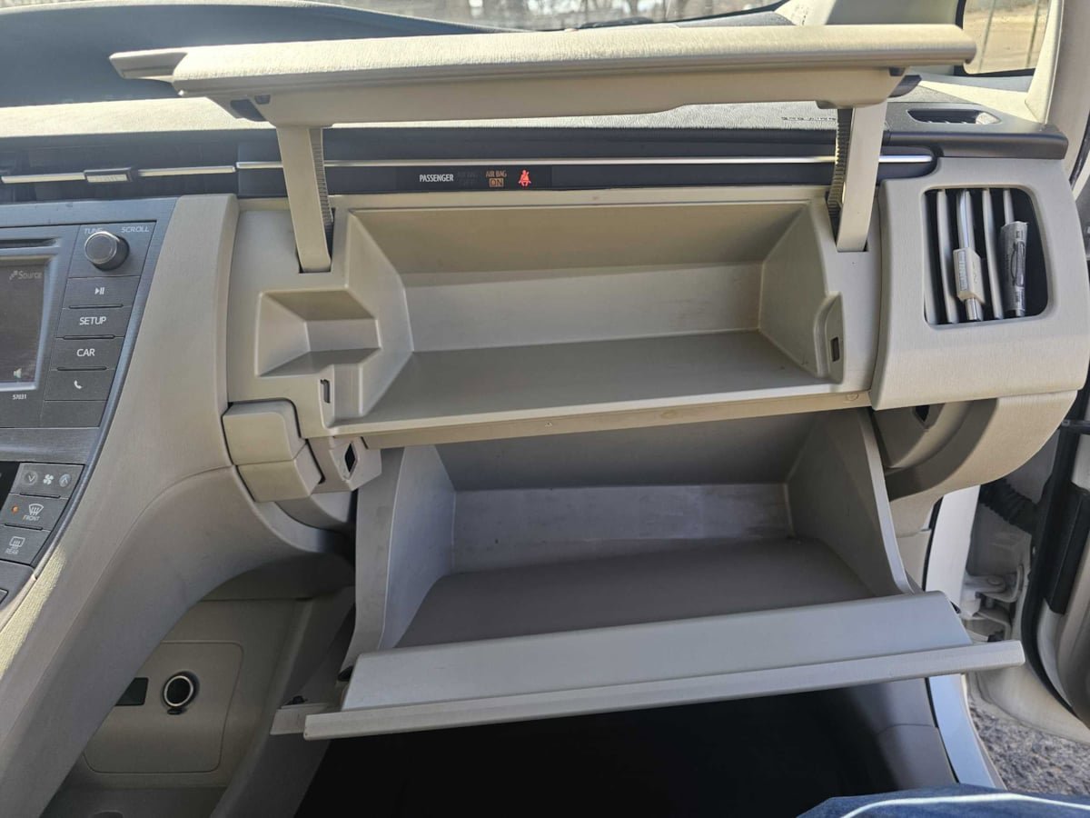 Used 2015 Toyota Prius Two FWD image 38
