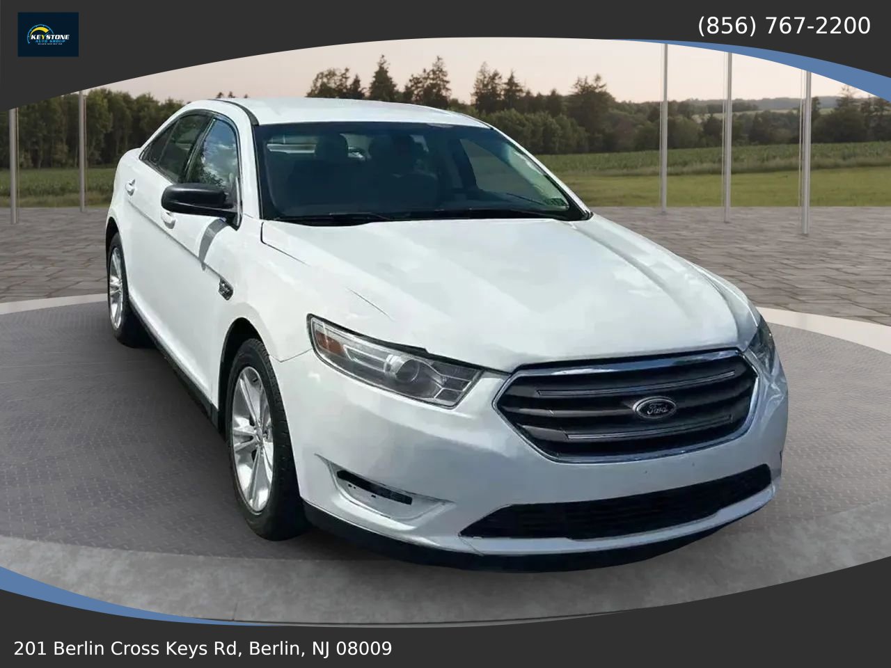 Used 2019 Ford Taurus SE image 3