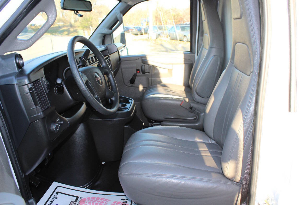 Used 2023 GMC Savana 3500 RWD image 10