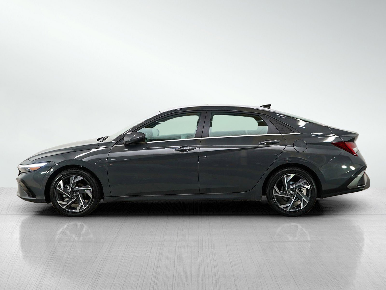 Used 2025 Hyundai Elantra SEL FWD image 2