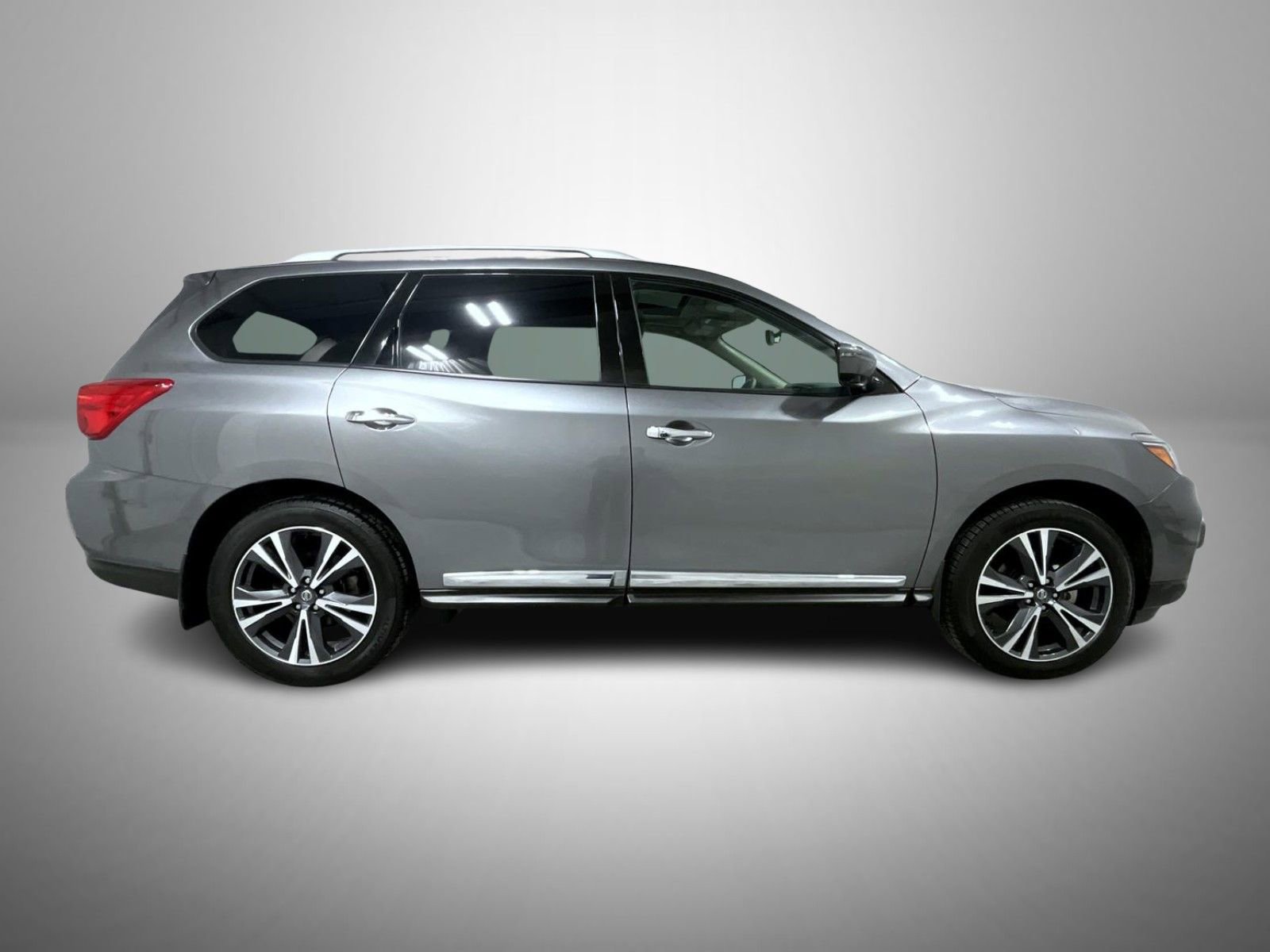 Used 2020 Nissan Pathfinder Platinum image 4