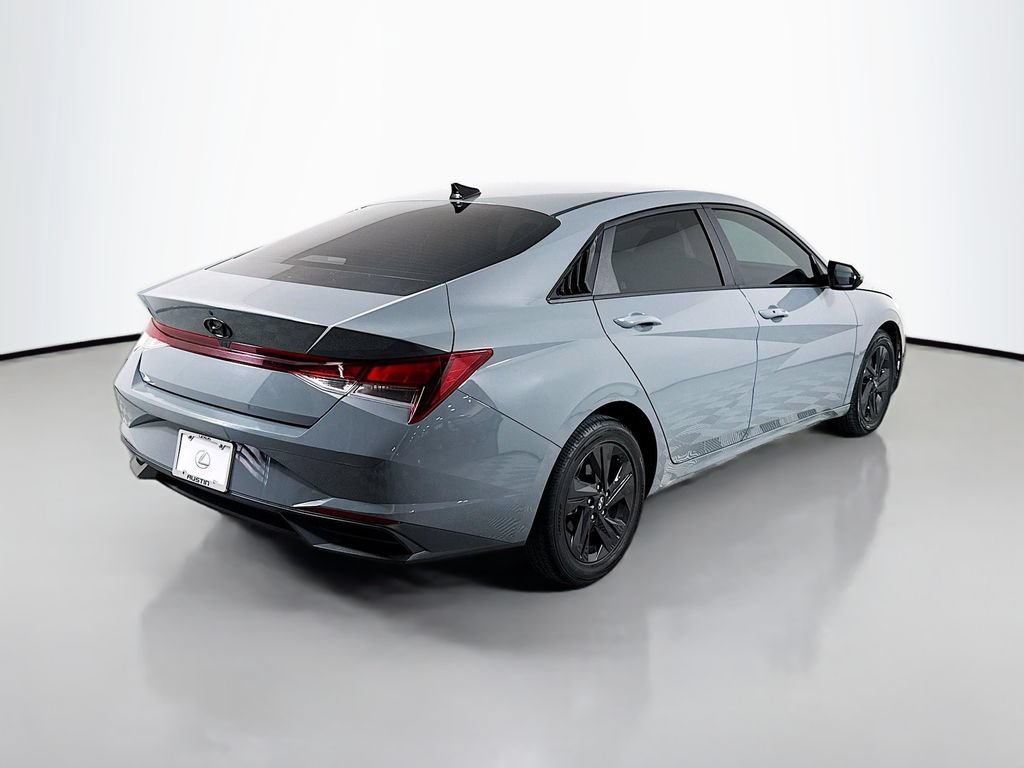 Used 2022 Hyundai Elantra SEL FWD image 5