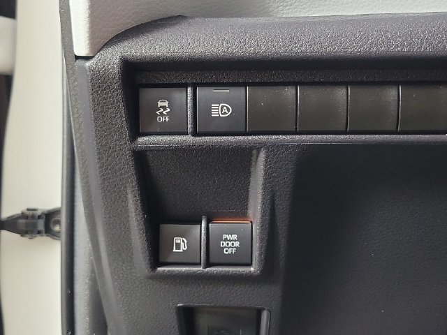 Used 2026 Toyota Sienna XLE FWD image 24