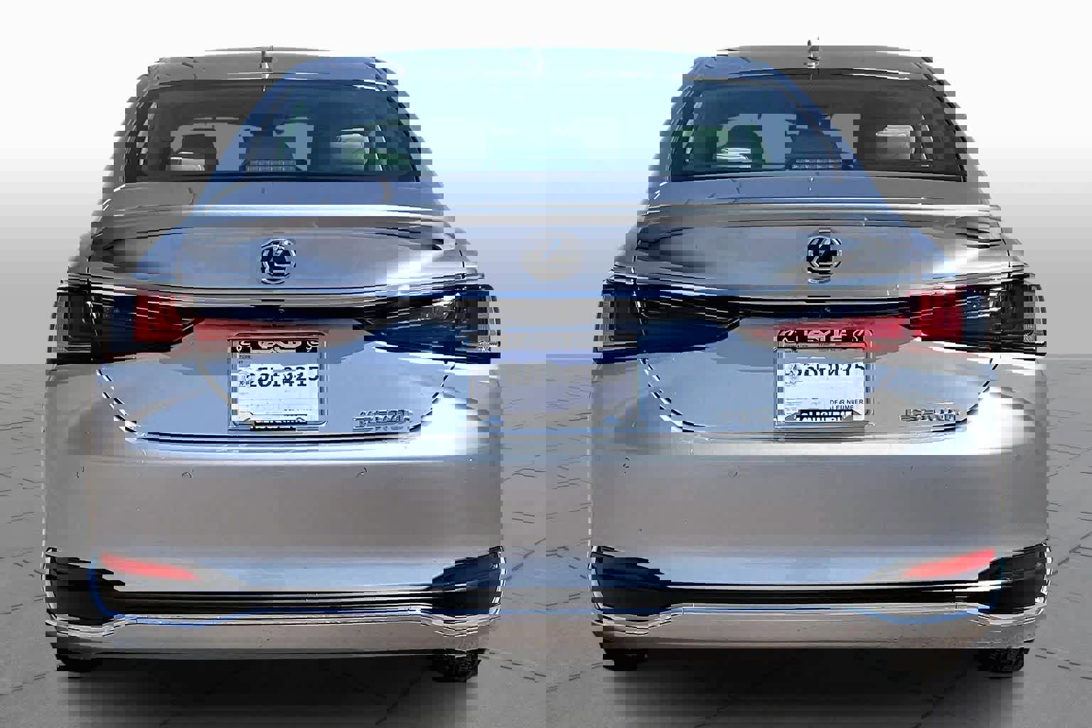 Used 2025 Lexus ES 300h w/ Premium Package image 5