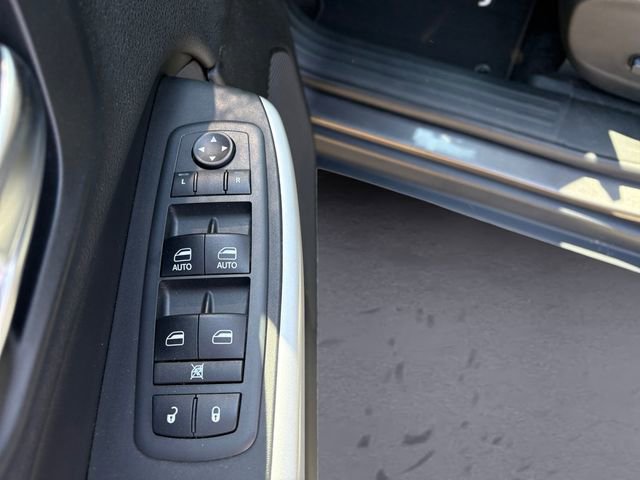 Used 2018 Jeep Cherokee Latitude Plus FWD image 17