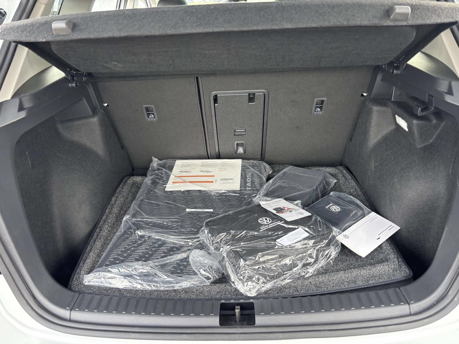New 2026 Volkswagen Taos SEL AWD/4WD image 9