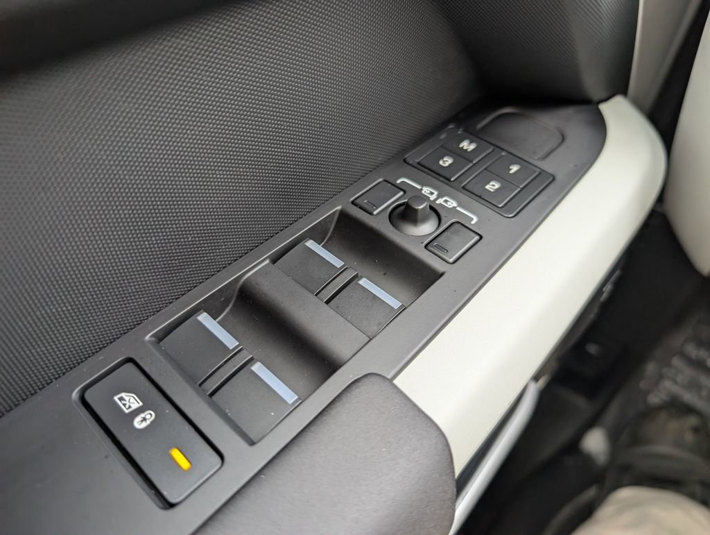 Used 2024 Land Rover Defender 110 S image 37
