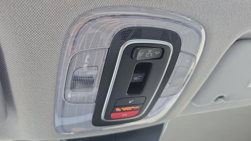 Certified 2025 Hyundai Elantra Limited FWD image 13