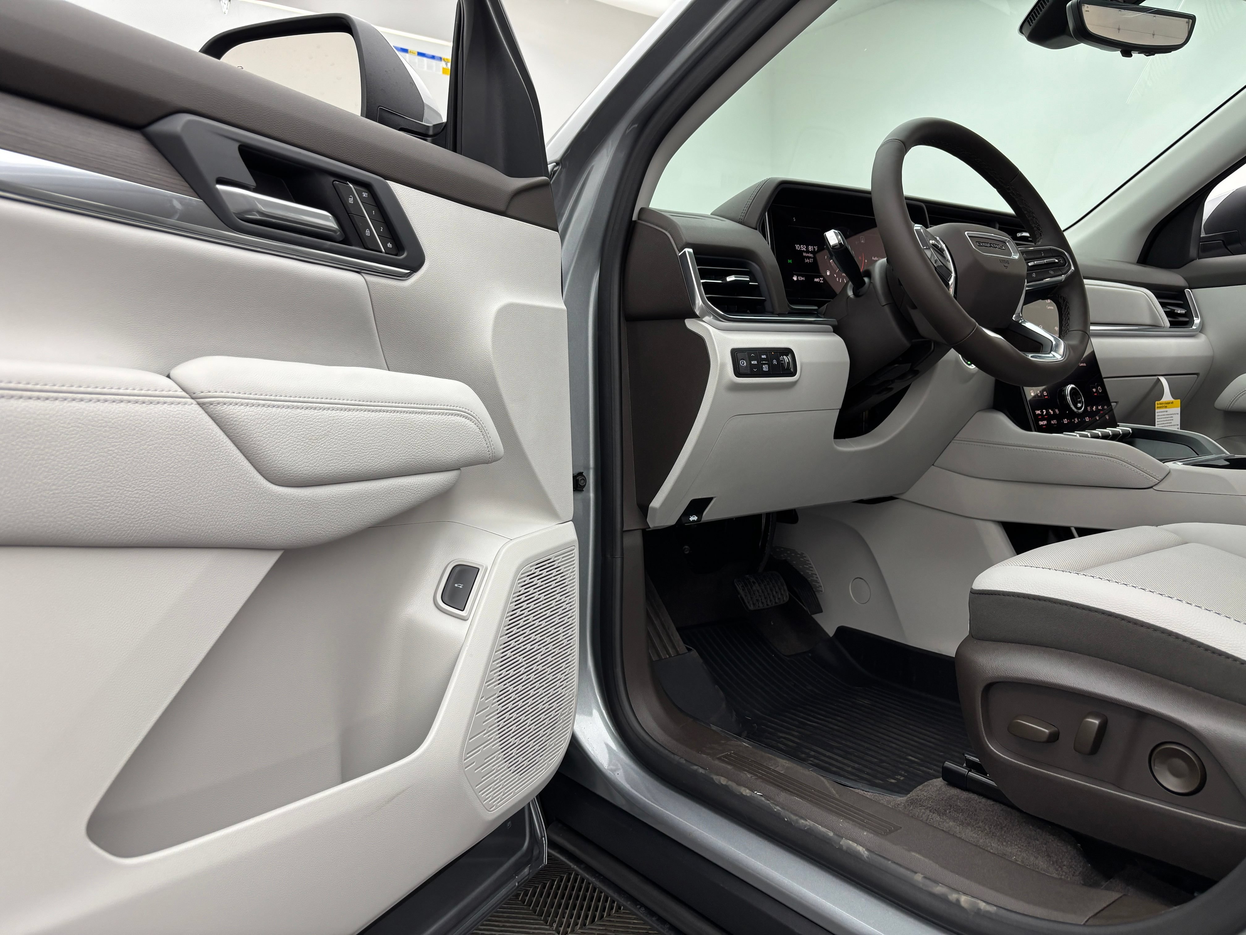New 2027 GMC Terrain Denali w/ LPO, Floor Liner Package AWD/4WD image 17