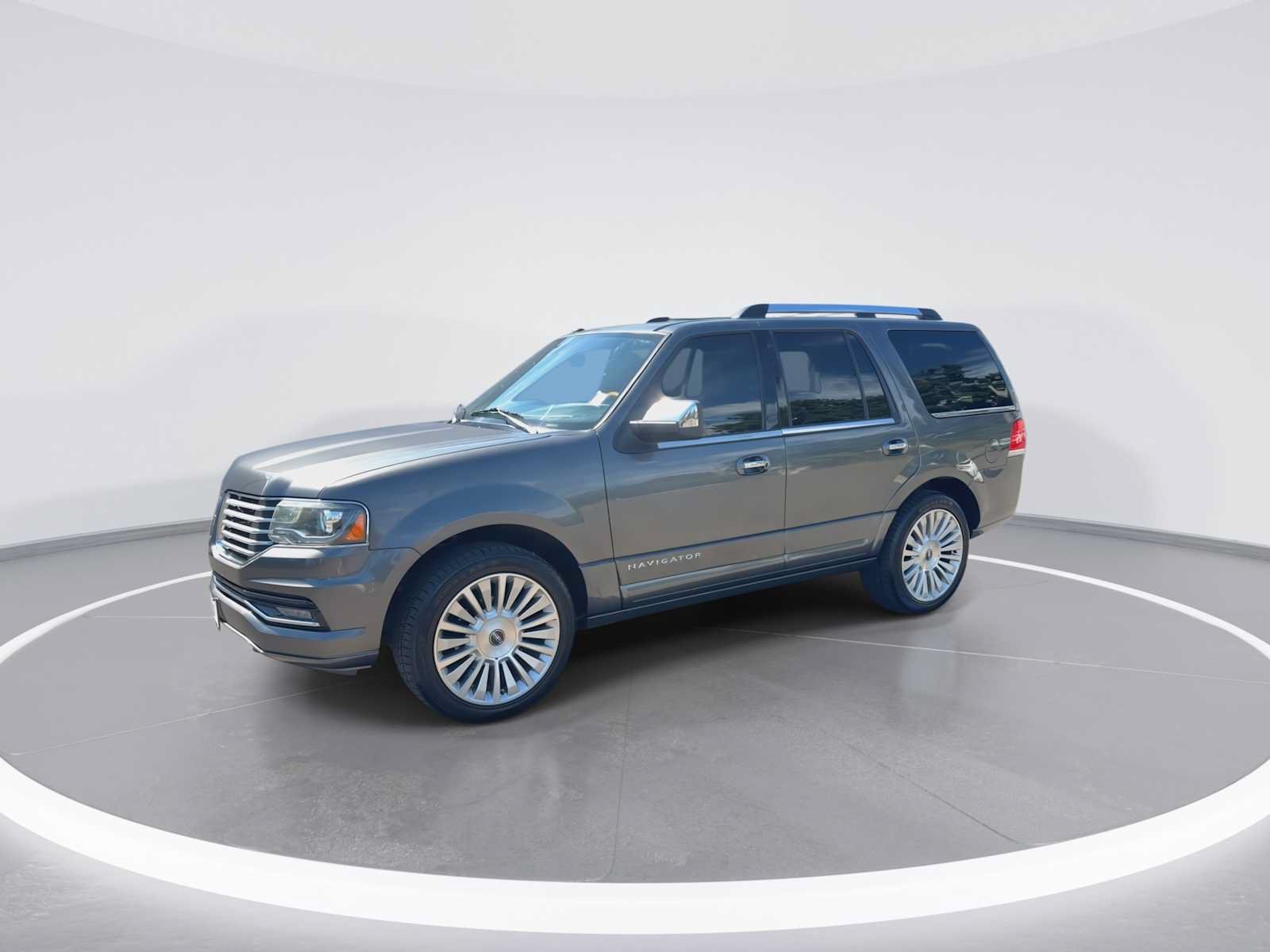 Used 2016 Lincoln Navigator Select AWD/4WD image 4