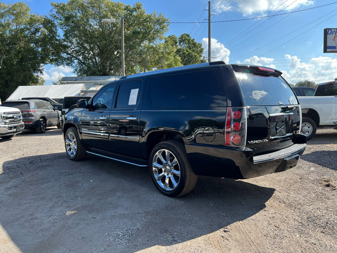Used 2014 GMC Yukon XL Denali image 5