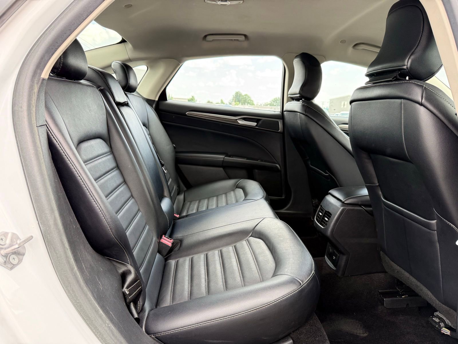 Used 2017 Ford Fusion SE w/ Equipment Group 602A FWD image 16