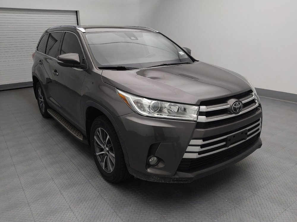 Used 2019 Toyota Highlander XLE FWD image 13