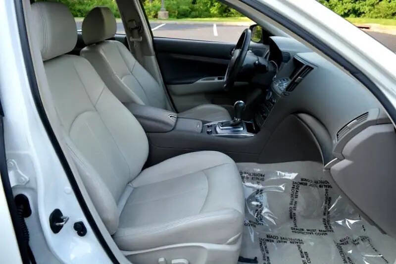 Used 2015 INFINITI Q40 w/ Moonroof Package image 18