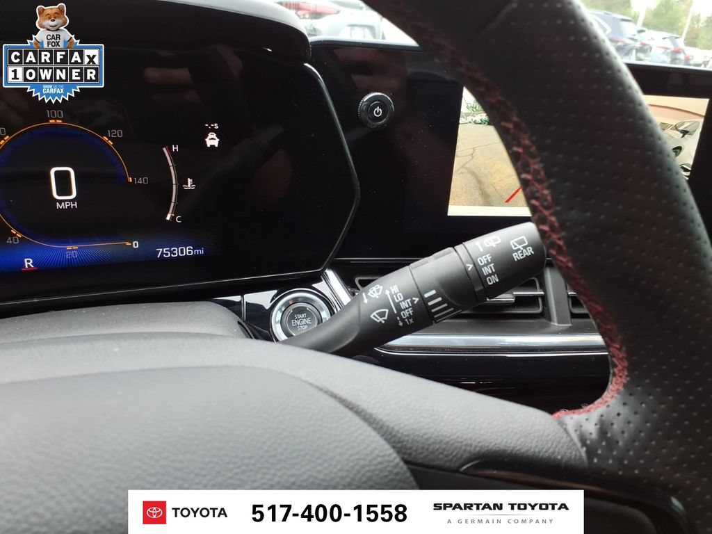 Used 2025 Chevrolet Trax RS w/ Sunroof Package FWD image 24